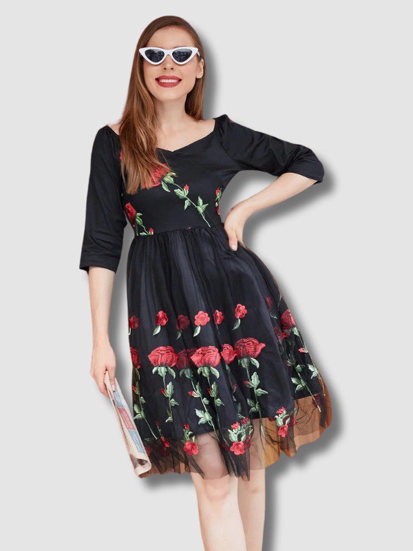 Robe Vintage Noir avec Broderie Rose