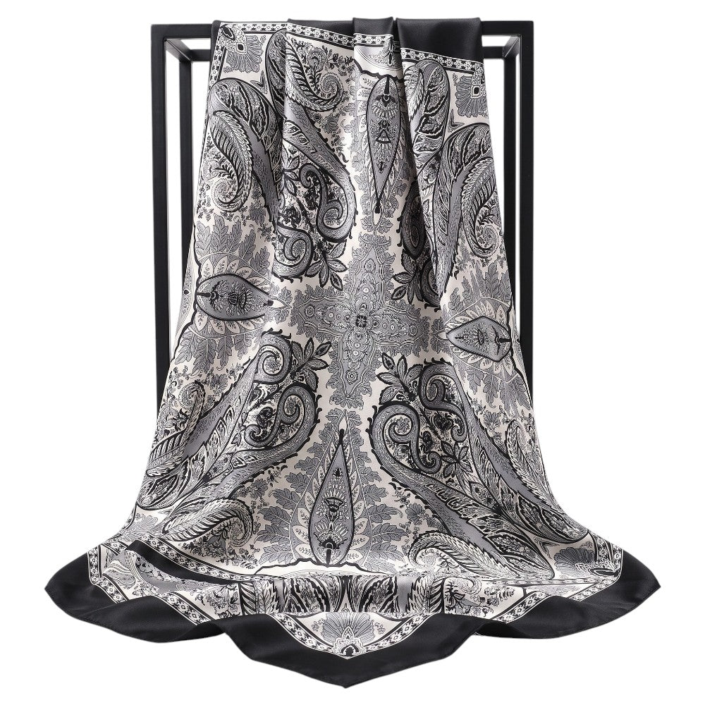 Foulard Carré Noir et Blanc Vintage